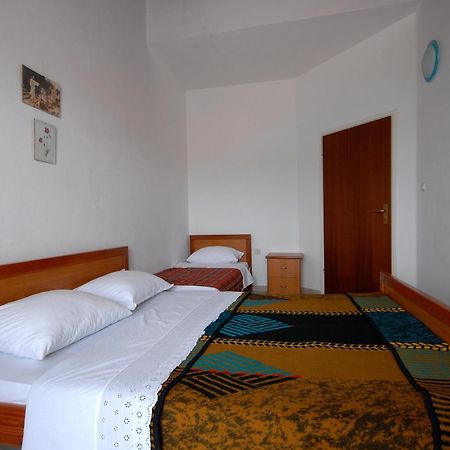 Apartments And Rooms With A Swimming Pool Kali, Ugljan - 14083 Room photo