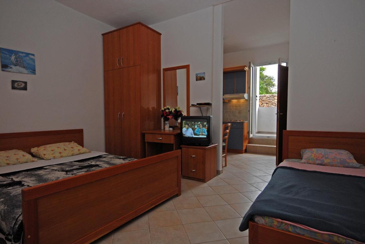 Apartments And Rooms With A Swimming Pool Kali, Ugljan - 14083 Exterior photo