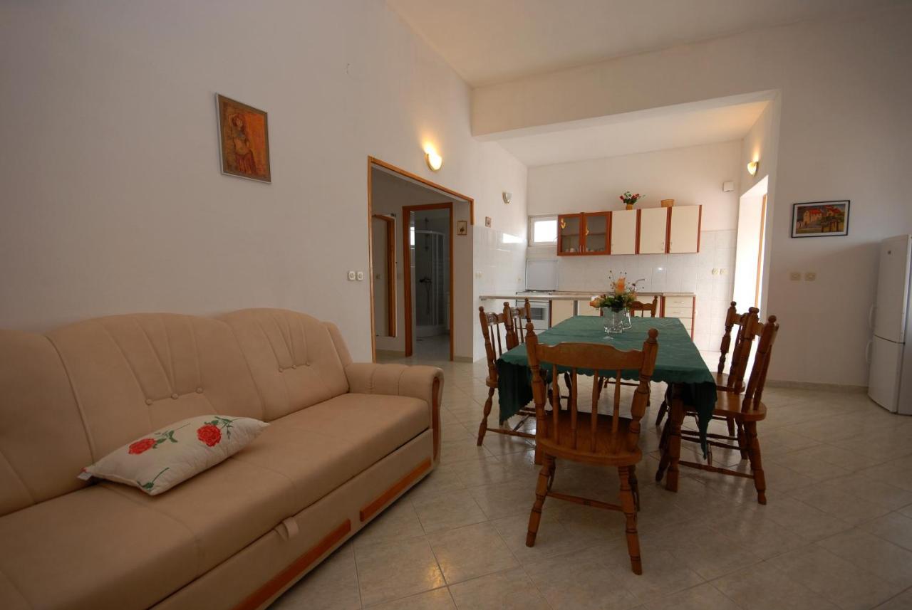 Apartments And Rooms With A Swimming Pool Kali, Ugljan - 14083 Exterior photo