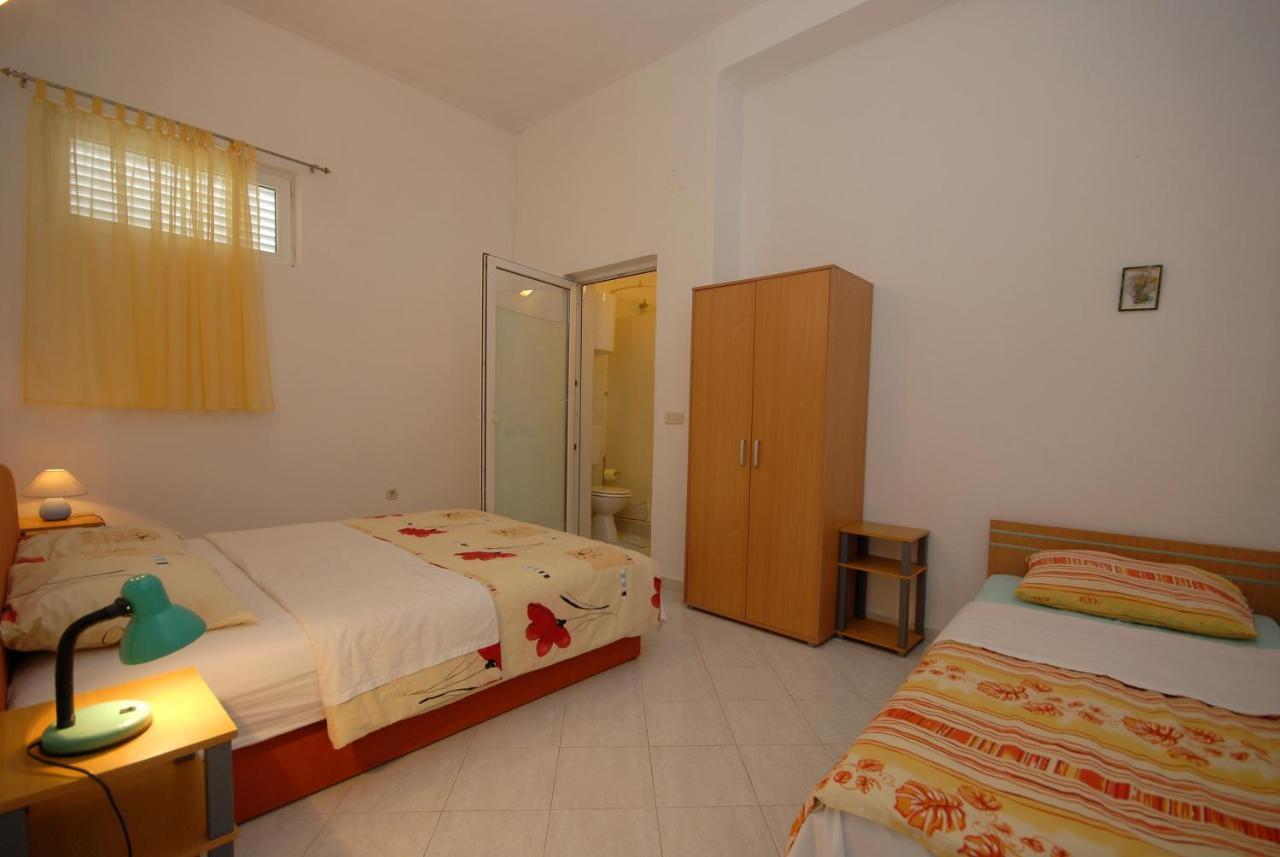 Apartments And Rooms With A Swimming Pool Kali, Ugljan - 14083 Exterior photo